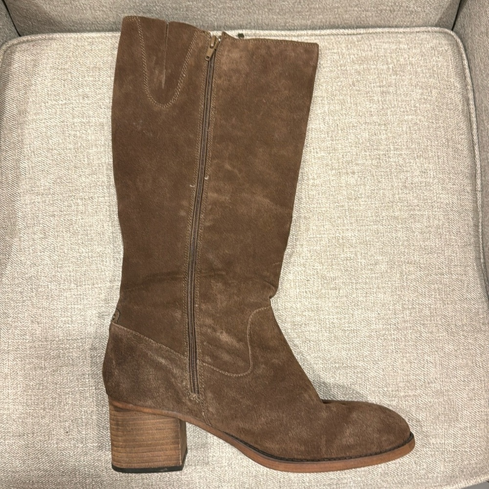 Bear Paw size 11 brown suede boots under knee length like new
